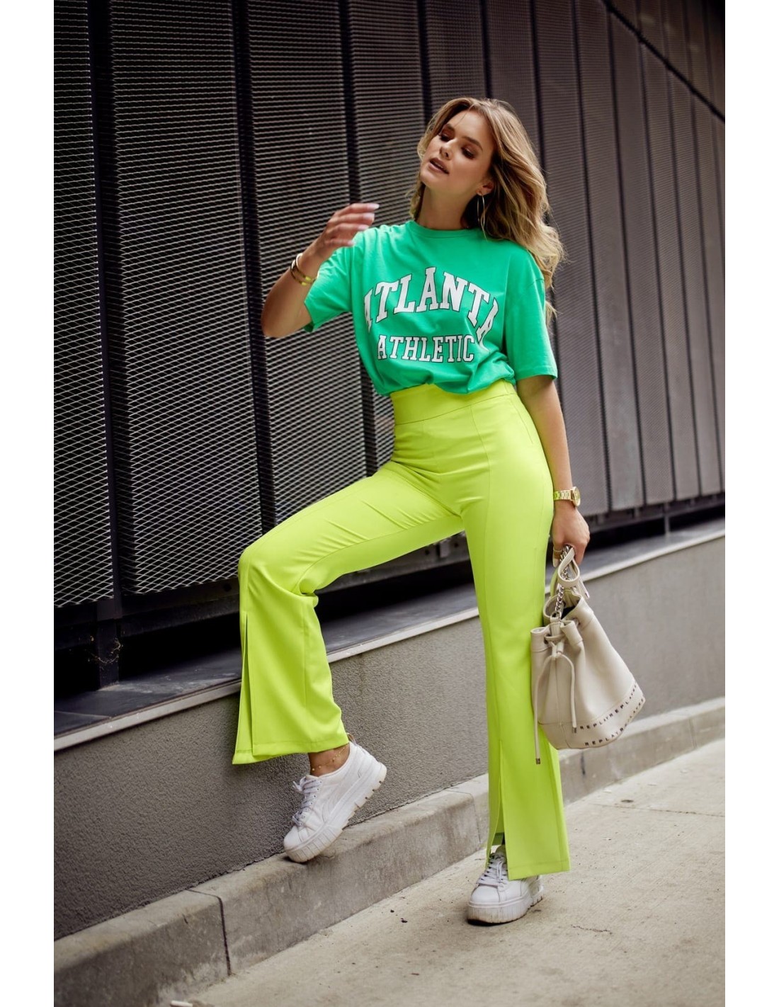 Pantaloni eleganti dama cu crapatura neon lime 502800 - Magazin online - Boutique